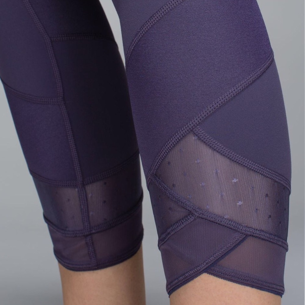 Lululemon Emerge Renewed Crop